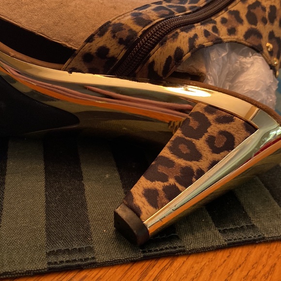 Leopard/Studded Sandals - Picture 4 of 4